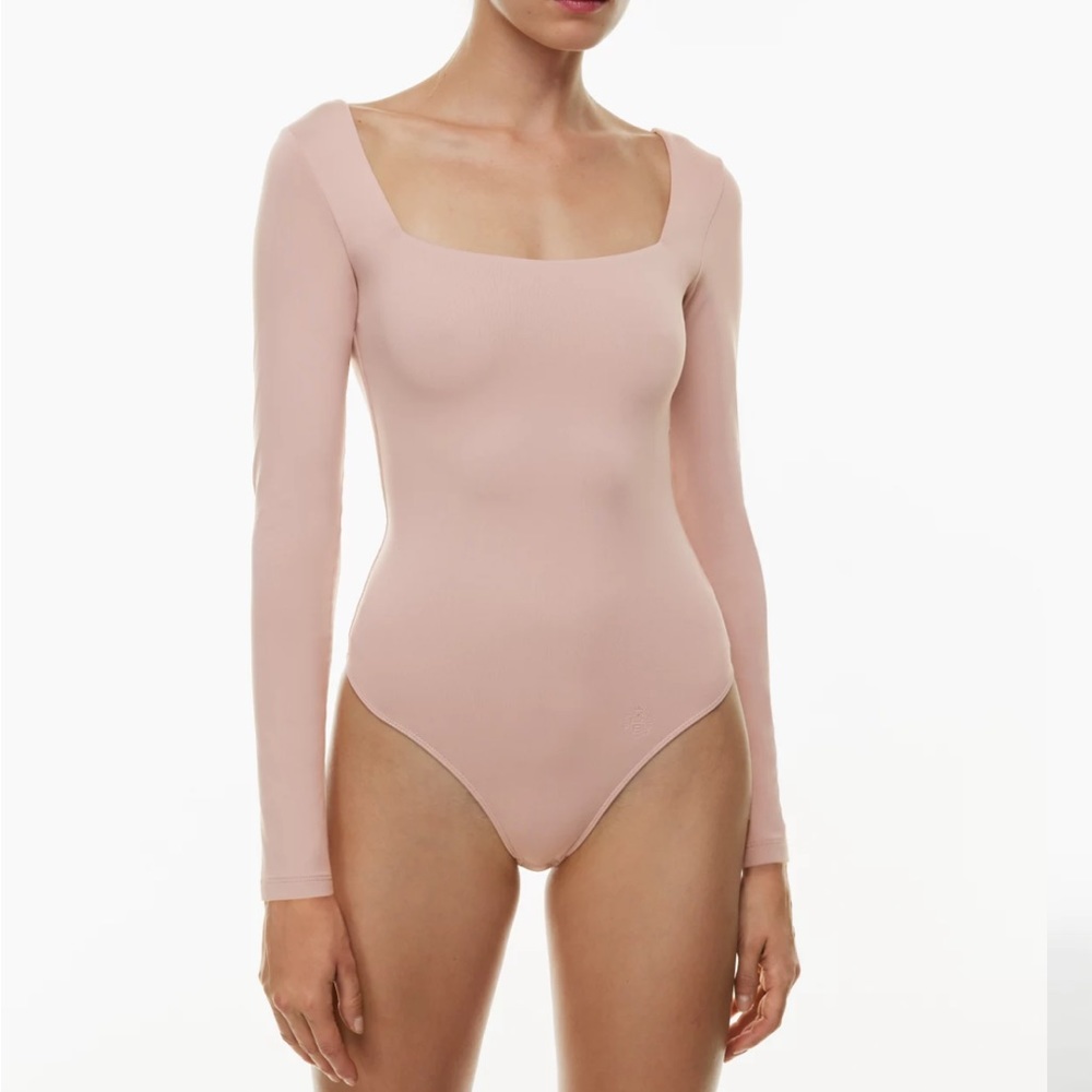 Babaton Squareneck Contour Longsleeve Bodysuit